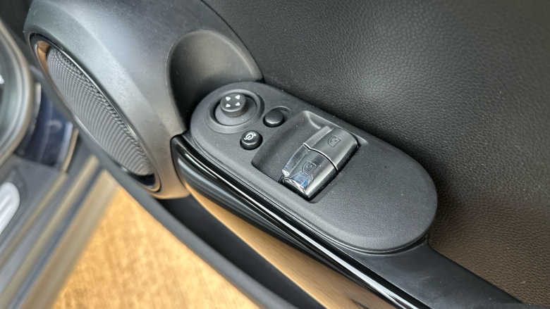 MINI Hatchback 1.5 Cooper Exclusive Premium 3dr Auto Petrol Hatchback